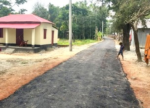 কাঁদামাটির সড়কটিও এখন পাকা, এলাকাবাসির স্বস্তি