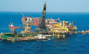 বাজার ‘স্থিতিশীলতার’ জন্য সৌদি ও ইউএই’র নেতৃত্বে তেল উৎপাদন হ্রাসের পদক্ষেপ