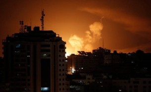 লেবানন ও গাজায় ইসরায়েলী বিমান হামলা