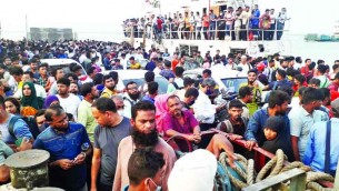 ঈদ শেষে ভোলা থেকে কর্মস্থলে ফিরছে মানুষ