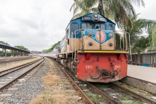 আড়াই ঘণ্টা পর চট্টগ্রাম-ঢাকা-সিলেট ট্রেন চলাচল স্বাভাবিক