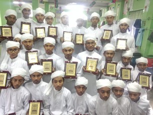 ভোলায় ২৫ হাফেজকে দেওয়া  হলো সম্মাননা পাগড়ী