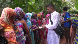 পশ্চিম ইলিশায় দুস্থদের  মাঝে মাঝে নগদ  অর্থ বিতরণ