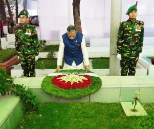 বঙ্গমাতার সমাধিতে রাষ্ট্রপতির শ্রদ্ধা নিবেদন