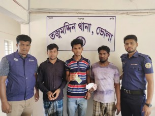 তজুমদ্দিনে ৩ জুয়াড়ি আটক