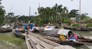 ঝড়-জলোচ্ছ্বাসে জলেই  যাদের আশ্রয় জোটে