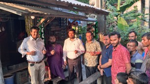 ভোলায় অসহায় দরিদ্র পরিবারকে দোকান উপহার দিলো কাঞ্চন ফাতেমা ফাউন্ডেশন