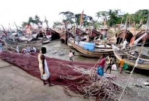 আজ থেকে ৬৫দিন সাগরে মাছ ধরা বন্ধ : কর্মহীন  ভোলার ৬৪ হাজার জেলে