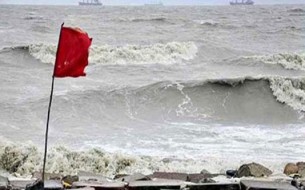 ঘূর্ণিঝড় ‘মোখা’; কক্সবাজার সমুদ্র বন্দরে ১০ নম্বর মহাবিপদ সংকেত