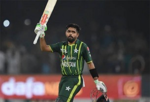 বাবরের সেঞ্চুরিতে প্রথমবারের মত ওয়ানডে র‌্যাংকিংয়ের শীর্ষে পাকিস্তান