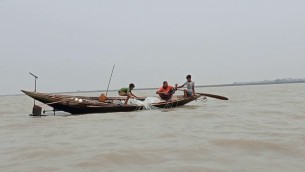 ভোলায় নদীতে কাঙ্খিত মাছ না পেয়ে হতাশ জেলেরা