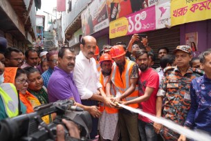 ডিএনসিসির সব মার্কেট ও বস্তিতে ফায়ার হাইড্রেন্ট বসানো হবে : মেয়র আতিক