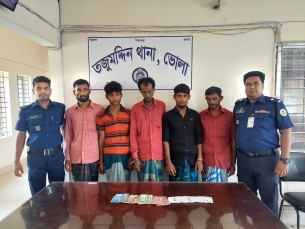 তজুমদ্দিনে পাঁচ  জুয়ারি আটক