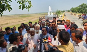 বর্তমান সরকারের লক্ষ্য হচ্ছে কৃষকের পাশে থাকা : খাদ্যমন্ত্রী