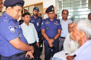 ভোলায় তাবলিগের ১৫ জনকে অচেতন করে লুট , খোঁজ-খবর নিতে হাসপাতালে পুলিশ সুপার