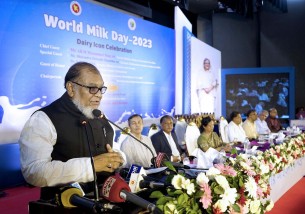 দুগ্ধ খাতে সফল ৪১ জন খামারিকে ডেইরি আইকন পুরস্কার প্রদান