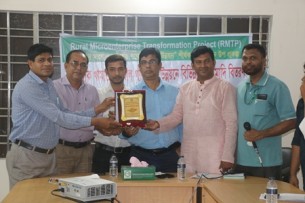 ভোলায় মাল্টি স্টোক হোল্ডার ওয়ার্কশপ  ও  খামারীদের বিভিন্ন সরঞ্জামাদি বিতরণ