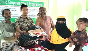 লালমোহনে প্রতিবন্ধী শিশুদের শিক্ষা উপকরণ ও নগদ অর্থ প্রদান