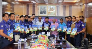 ভোলায় জেলা পুলিশের দুটি বইয়ের মোড়ক উম্মোচন