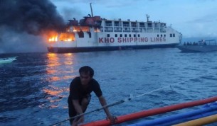 ফিলিপাইনে ফেরিতে আগুন