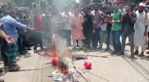 এমপি মুকুলকে হত্যার হুমকির প্রতিবাদে বোরহানউদ্দিনে বিক্ষোভ উত্তেজনা, থানায় মামলা