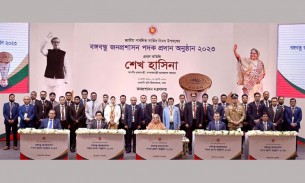 বঙ্গবন্ধু জনপ্রশাসন পুরস্কার প্রদান করেছেন প্রধানমন্ত্রী