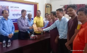 জেলা প্রশাসক মোঃ তৌফিক ই লাহী চৌধুরীকে  ভোলা থিয়েটারের পক্ষ থেকে বিদায়ী সংবর্ধনা