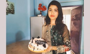 টুঙ্গিপাড়ায় উর্মি আক্তারের কেক বেশ সমাদৃ