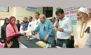 সরকার দুস্থ-অসহায় মানুষের অধিকার নিশ্চিতে কাজ করছে : প্রবাসী কল্যাণ মন্ত্রী