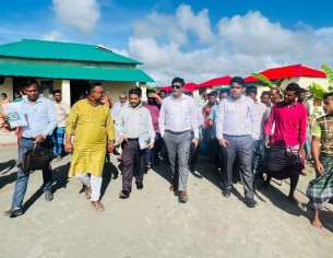 তজুমদ্দিনে আশ্রয়ণ প্রকল্পের কাজ পরিদর্শন করলেন জেলা প্রশাসক