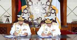 নৌবাহিনী প্রধান হিসেবে দায়িত্ব নিলেন নাজমুল হাসান