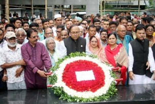 বঙ্গবন্ধুর প্রতিকৃতিতে রাসিক মেয়র খায়রুজ্জামান লিটনের শ্রদ্ধা
