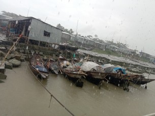 বাংলার কন্ঠে সংবাদ প্রকাশের পর ইলিশা ঘাটে কোষ্টগার্ডের অভিযানে জব্দকরা হলো একটি ট্রলার