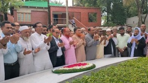 জাতির পিতার সমাধিতে জনপ্রশাসন মন্ত্রণালয়ের বিশেষ ভারপ্রাপ্ত সচিবের শ্রদ্ধা