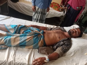 দৌলতখানে তুচ্ছ ঘটনার জেরে যুবককে পিটিয়ে আহত