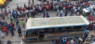 নারায়ণগঞ্জে ফায়ার সার্ভিসের গাড়ি চালক হৃদরোগে আক্রান্ত হয়ে দুর্ঘটনায় ২ জন নিহত