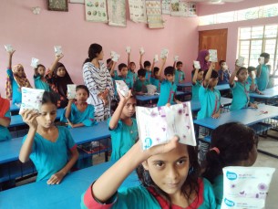 লালমোহনে মেধা বিকাশে শিক্ষার্থীরা প্রতিদিন পাচ্ছে দুধ