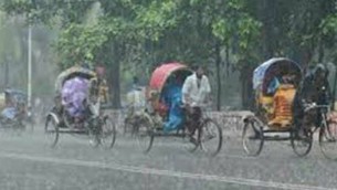 ভোলায় দিনভর টানা বর্ষণে বিপর্যস্ত জনজীবন