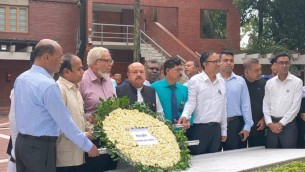 জাতির পিতার সমাধিতে প্রেস কাউন্সিল চেয়ারম্যানের শ্রদ্ধা