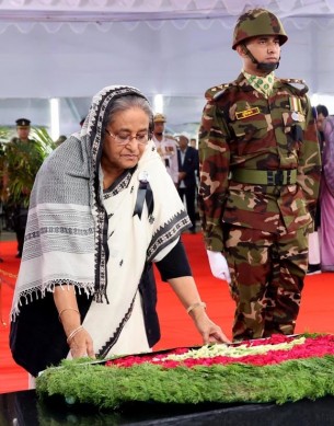 জাতির পিতার প্রতি শ্রদ্ধা নিবেদন প্রধানমন্ত্রীর