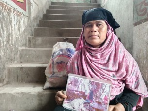 লালমোহনে জামাতার দেয়া আগুনে  সর্বস্ব হারিয়ে নিঃস্ব রূপজান