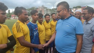 লালমোহনে সাপুড়েদের প্রীতি ফুটবল ম্যাচ