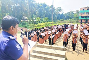 লালমোহনে মাদক-ইভটিজিং  ও বাল্যবিয়েকে না বলে  শিক্ষার্থীদের শপথ