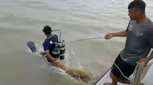 ভোলায় ফেরি থেকে নদীতে পরে নিখোঁজ যাত্রীর সন্ধান নেই