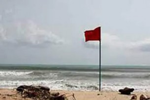 বঙ্গোপসাগরে গভীর নিম্নচাপ : সেন্টমার্টিনের পথে পর্যটকবাহী জাহাজ চলাচল বন্ধ