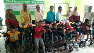 লালমোহনে প্রতিবন্ধিদের মধ্যে আয়বর্ধক ও সহায়ক উপকরণ এবং পুরস্কার বিতরণ