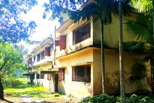 রাতে অনিরাপদ লালমোহন হসপিটাল কোয়ার্টার