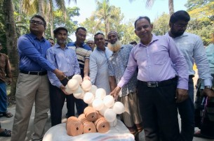 তজুমদ্দিনে নিবন্ধিত জেলেদের মাঝে বৈধ জাল বিতরণ