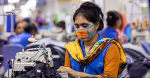 ডিসেম্বর থেকেই বর্ধিত হারে বেতন পাবেন পোশাকশ্রমিকরা
