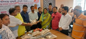 তজুমদ্দিনে সাড়ে ৩ হাজার কৃষকের  মাঝে কৃষি প্রণোদনা বিতরণ